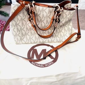 Micheal  Kors Soft Leather Crossbody Bag